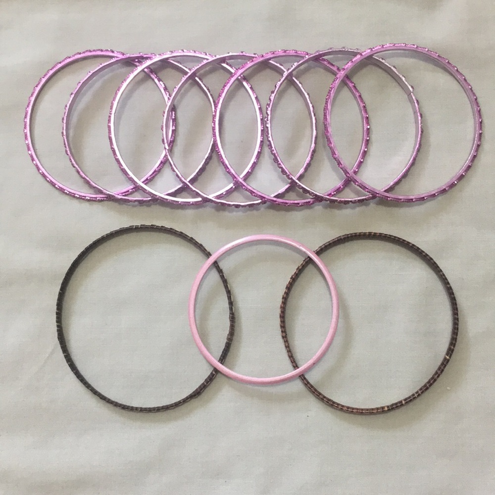 🦋3/$15🦋1 set Dangle bracelets + extras